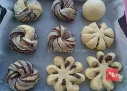 Illustration of making bean paste bread 8