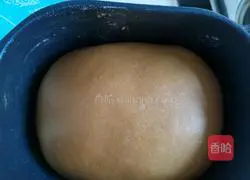 Illustration of how to make brown sugar and red date bread rolls 6