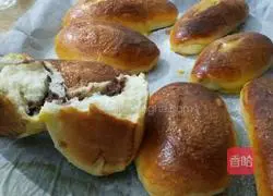 Illustration of how to make red bean bread 9