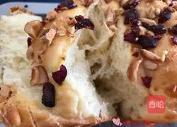 Illustration of making large toast dried fruit bread 6