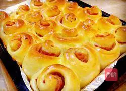 Illustration of how to make bacon rolls 12