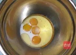 Illustration of how to make red yeast powder cream cake roll 3