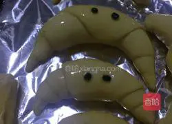 How to make croissant and meat floss bread Illustration 15