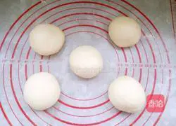 Illustration of how to make bean paste roll flower bread 7