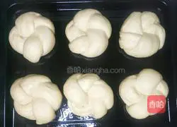 Illustration of how to make green onion, seaweed and meat floss bread 16