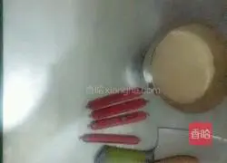 Ham Sausage and Black Pepper Salad Sauce Bread Illustration of how to do it 1