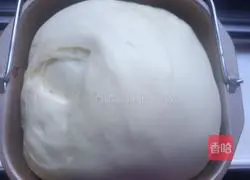 Illustration of how to make bacon cheese and meat floss breadsticks 3