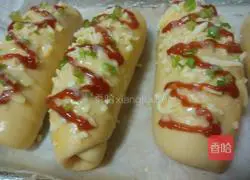 Illustration of how to make green onion cheese and ham bread 6