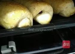 Illustration of how to bake whole wheat bread 16