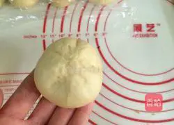 Illustration of how to make seaweed and meat floss bread 8