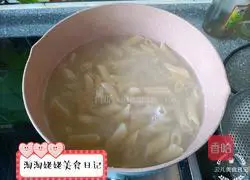 Illustration of how to make Italian hollow noodles 9