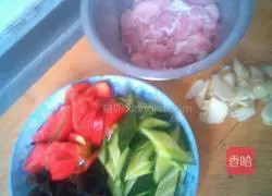 Illustration of how to make stir-fried pork slices 2