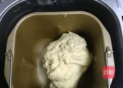 Illustration of making bean paste thousand-layer toast bread 1