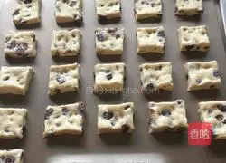 Illustration of how to make honey red bean evaporated milk bread cubes 12