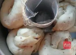  Illustration of how to make red date bread 10