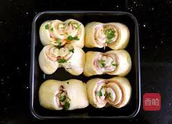 Illustration of how to make cheese and bacon rolls 9