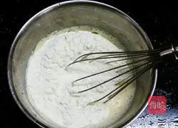 Illustration of how to make banana muffins 4