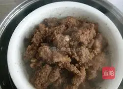  Illustration of how to make steamed pork with slag powder 6