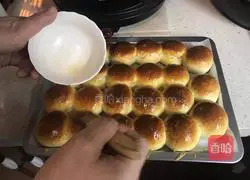 Illustration of how to bake bread while taking a break from the busy schedule 8