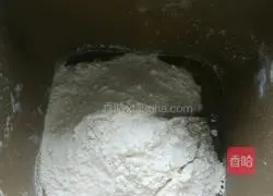 Illustration of how to make bread with a bread machine 3