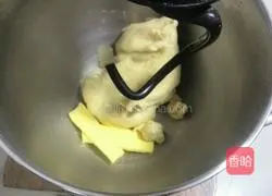 Illustration of how to make toast bread with coconut filling 3