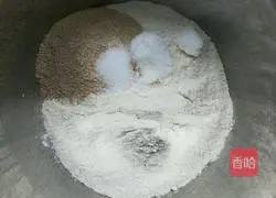 Illustration of making coarse grain wheat bran staple bread 4