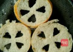 Illustration of how to make colorful bread slices 6