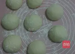 Illustration of how to make blessed buns 8