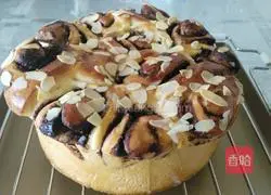 Almond Chocolate Sauce Bread Recipe Illustration 13