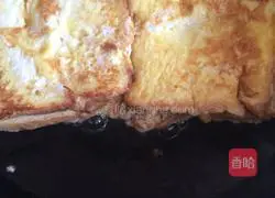 Illustration of how to make bean paste bread slices 4