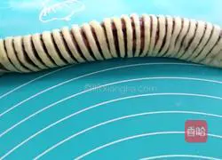 Illustration of how to make bean paste bagels 10