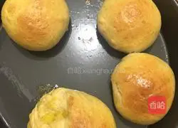 Illustration of how to make raisin sandwich buns 6