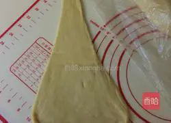 Crescent Bread (Super Soft and Brushed) Recipe Illustration 7