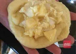 Illustration of how to make fruit cheese bread 10