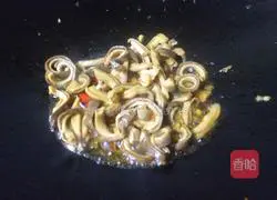 Illustration of how to stir-fry pork belly with onions 9