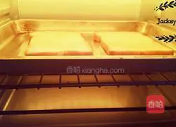 Illustration of making homemade bread crumbs 4