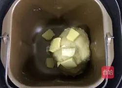 Illustration of how to make seaweed and meat floss bread 2