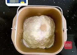 Illustration of how to make meat floss rolls 2