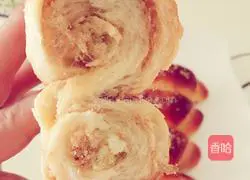 Illustration of how to make meat floss bread 11