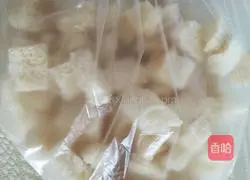 Illustration of making homemade bread crumbs 9