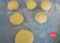 Illustration of how to make bean paste bread flowers 11