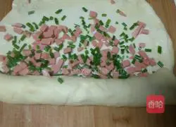 Illustration of how to make ham and chive flower-shaped bread 9