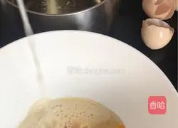 Illustration of how to make cocoa jam cake rolls 2