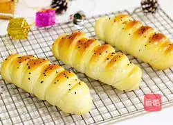 Illustration of how to make meat floss sausage bread 15