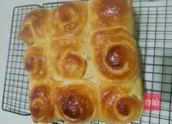 Illustration of how to make orange bread rolls 14