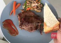 Illustration of how to make steak and whole wheat bread breakfast combination 3