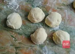 Illustration of how to make bean paste bread 8