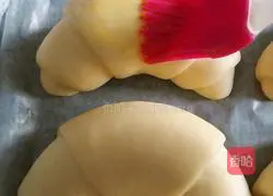 Illustration of how to make meat floss croissants 14