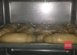 Illustration of how to make croissants 14