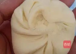 Illustration of how to make bean paste bread flowers 10